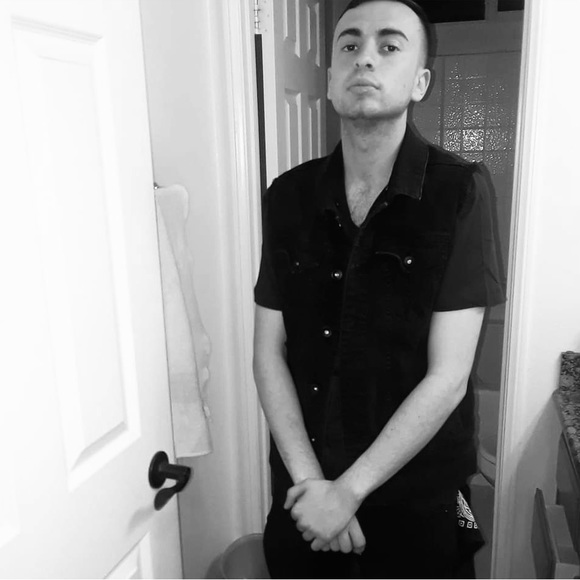 Meet your Posher, IanCarlo - Picture 4 of 16